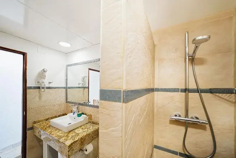 2 Bedrooms Quadruple Apartment with balcony