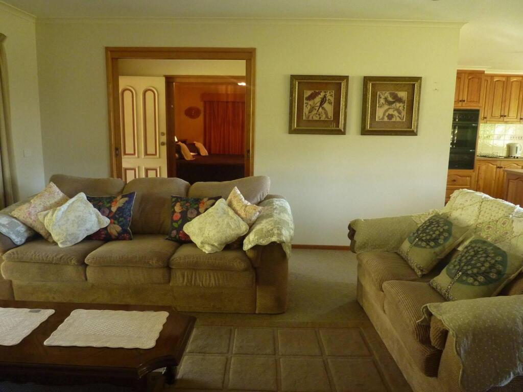 Maydena Mountain Cabins & Alpacas by null