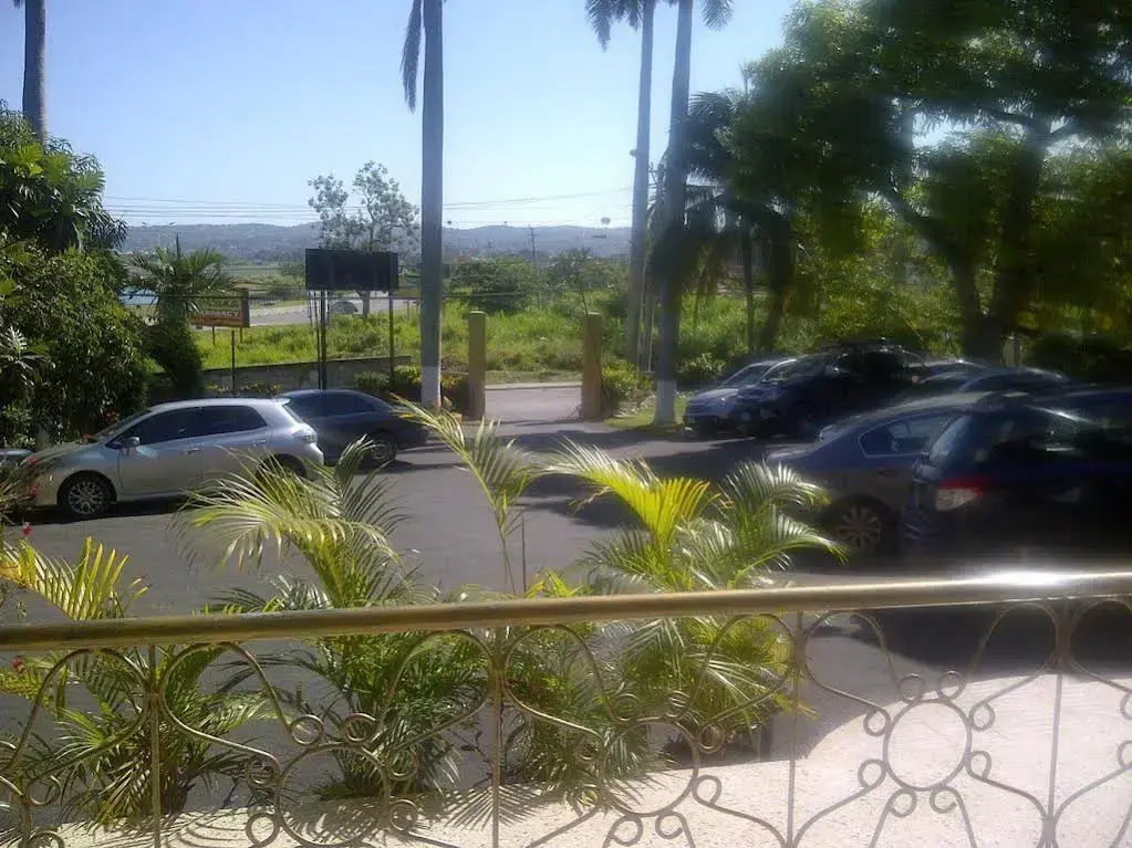 Palm Bay Guest House & Restaurant