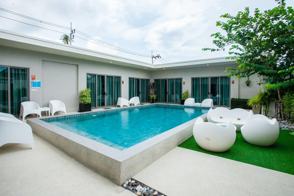 5 Bedrooms Villa