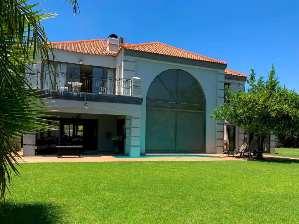 Westlake Waterfront Villa - Entire Villa