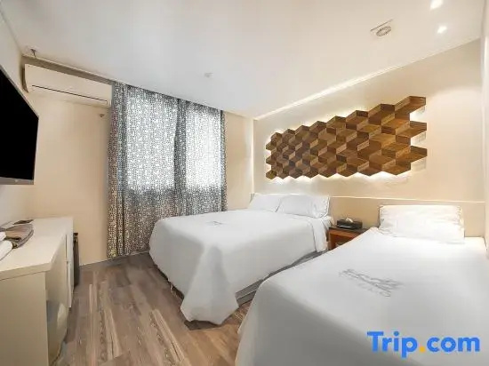 Standard Double room with river view (twin beds)