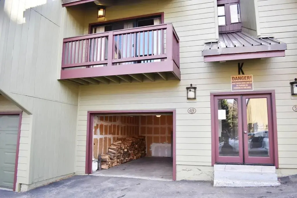 COZY Condo at Canyon Lodge! Sleeps 8, a walk to Canyon Lodge