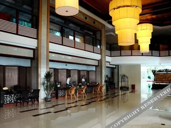 Golden Lake Hotel
