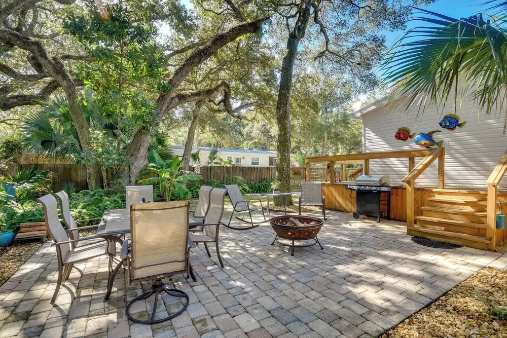 The Hammock Cottage w/ Fire Pit < 1 Mi to Beach!