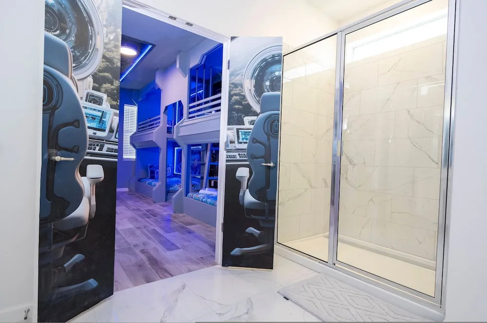 Stunning 15 Suites Close to Disney