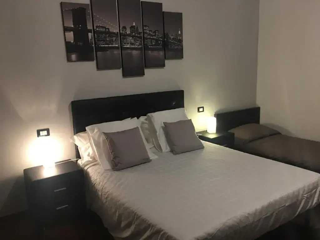Standard Double room with balcony (full double bed)