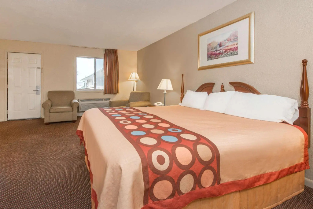 Double room (full double bed)