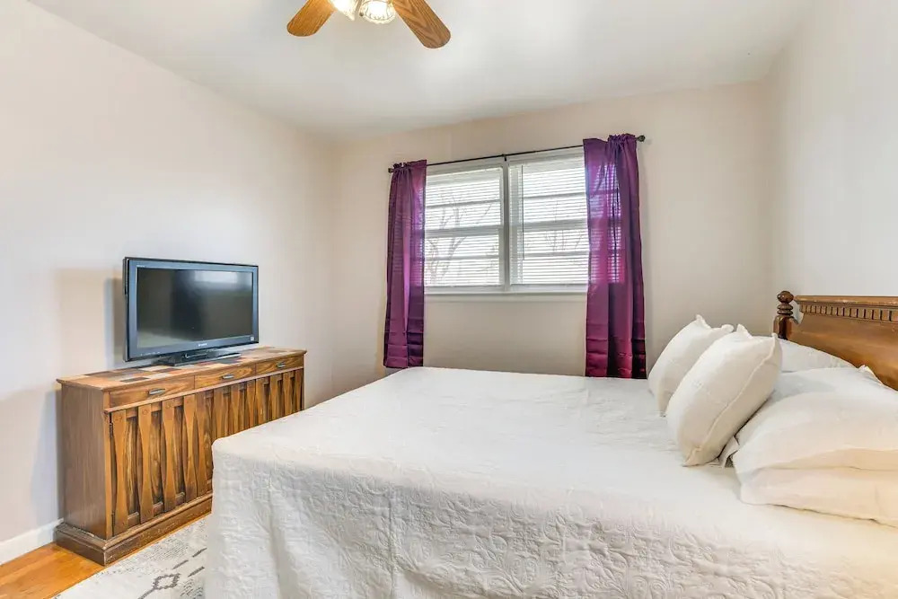 Walk to Beach: Lake-view Home in Alpena! - фото 14