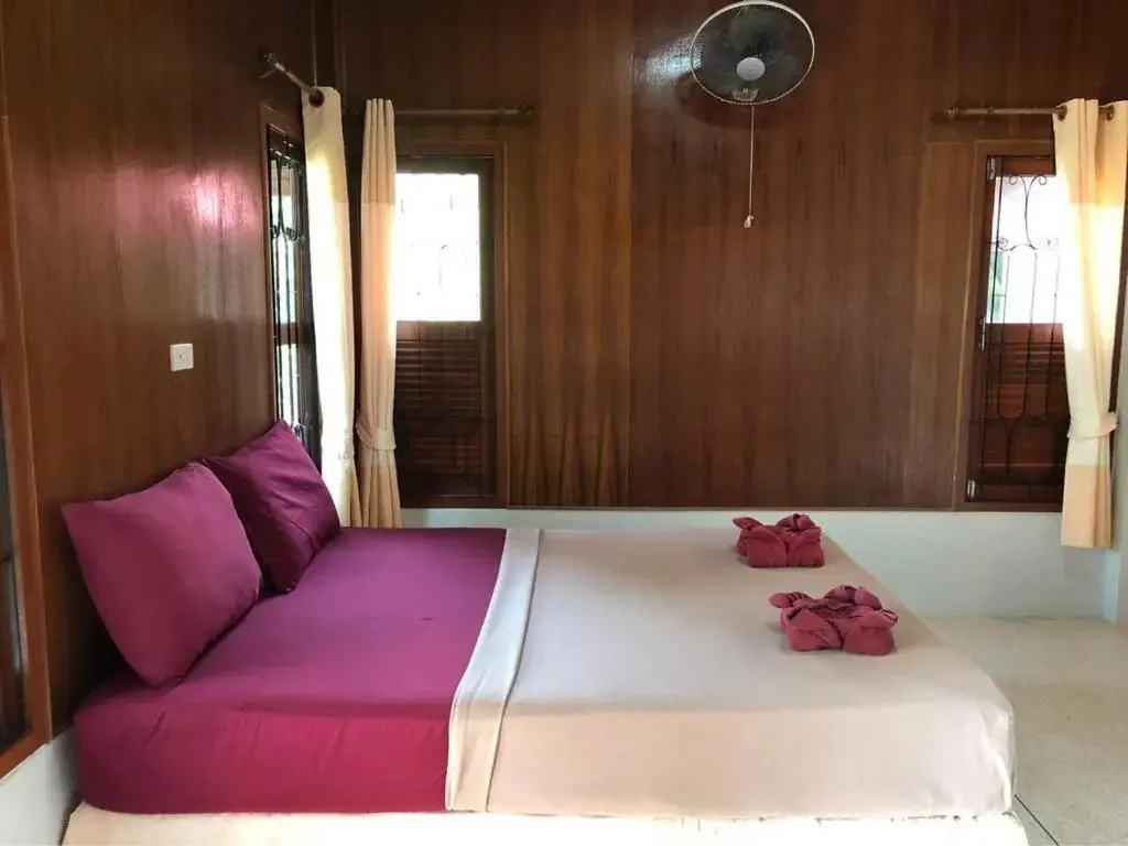 Deluxe Double room (full double bed)