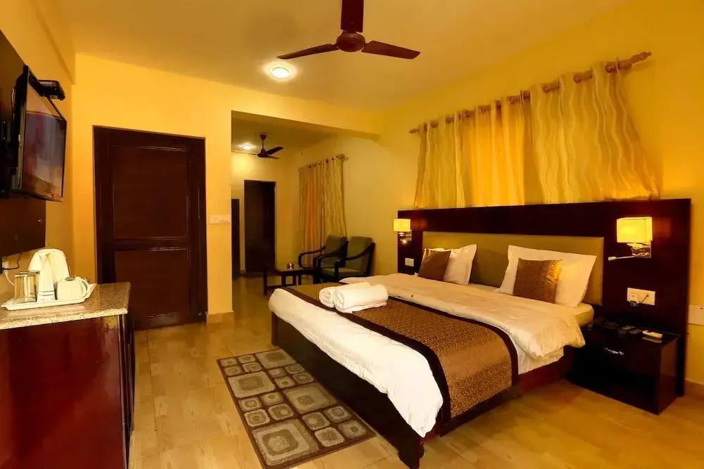 Deluxe Double room (full double bed)