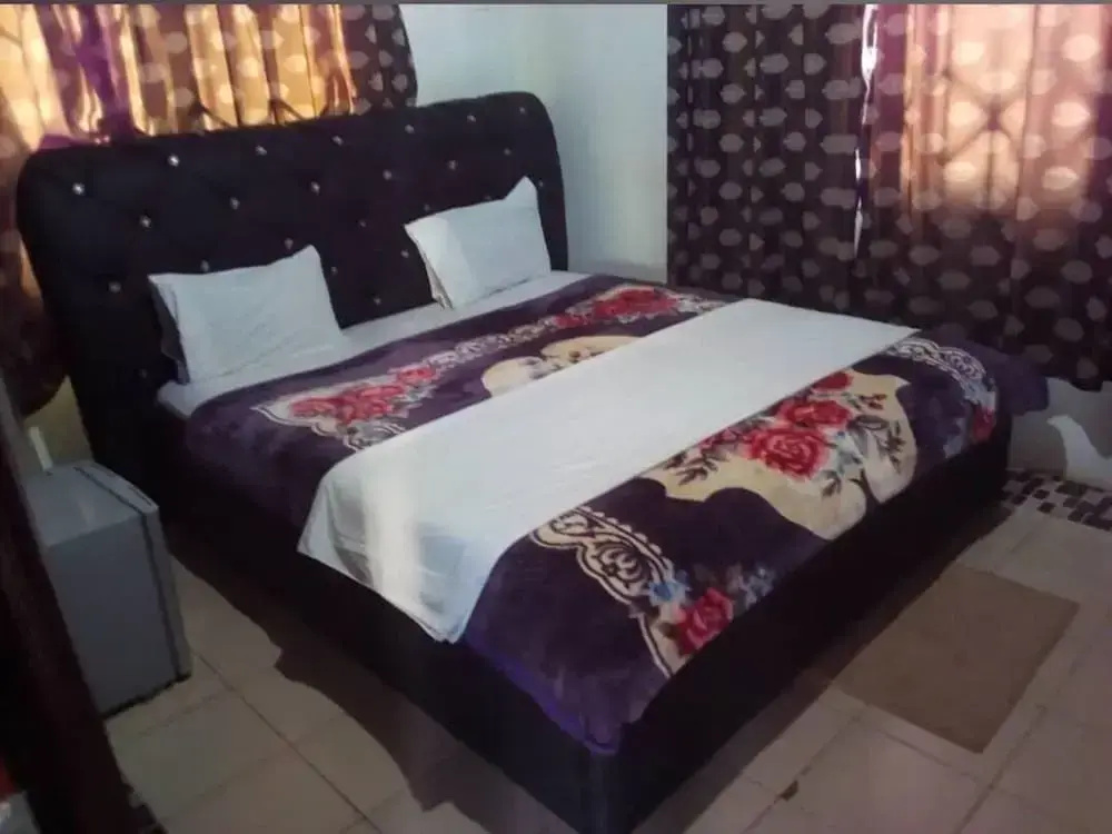 Economy room