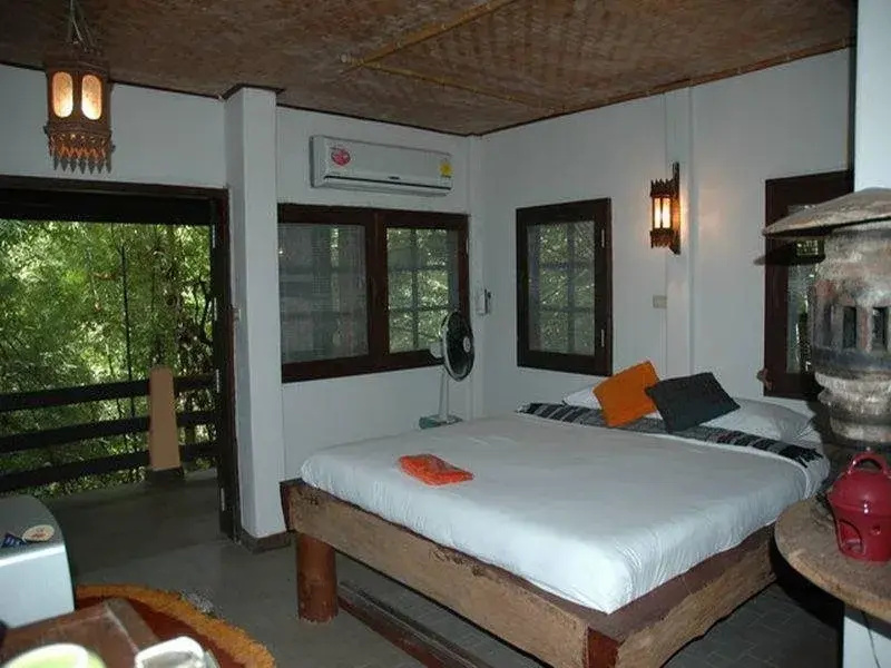Mom Chailai Forest Retreat