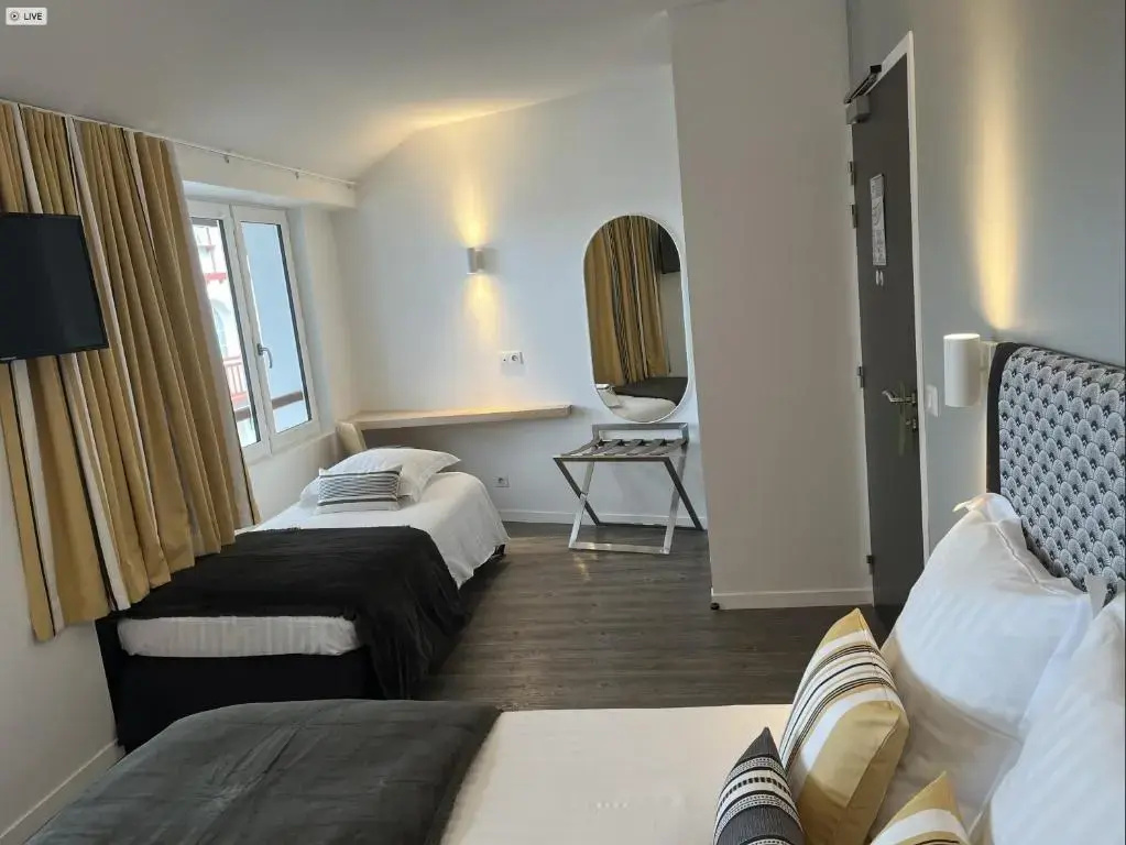 Standard Triple room
