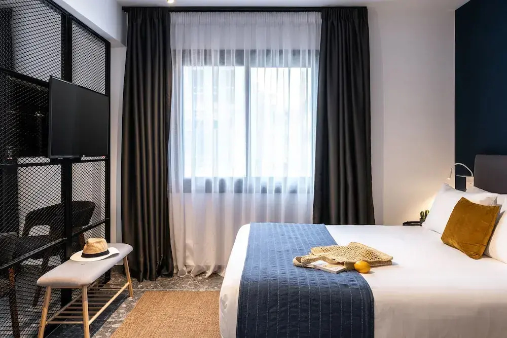 Double Junior Suite (full double bed)