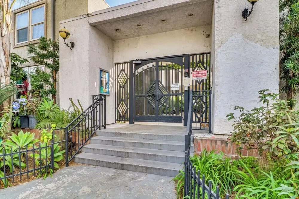 Extended Stay in the Valley: Gated & Convenient!