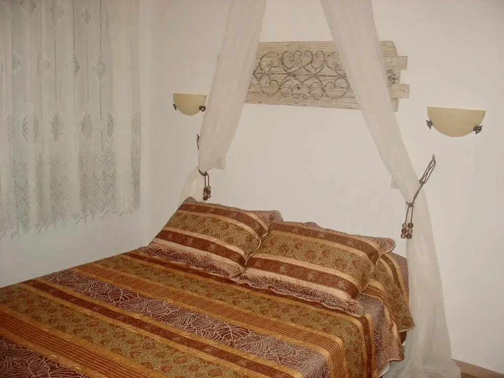 Double room (full double bed)