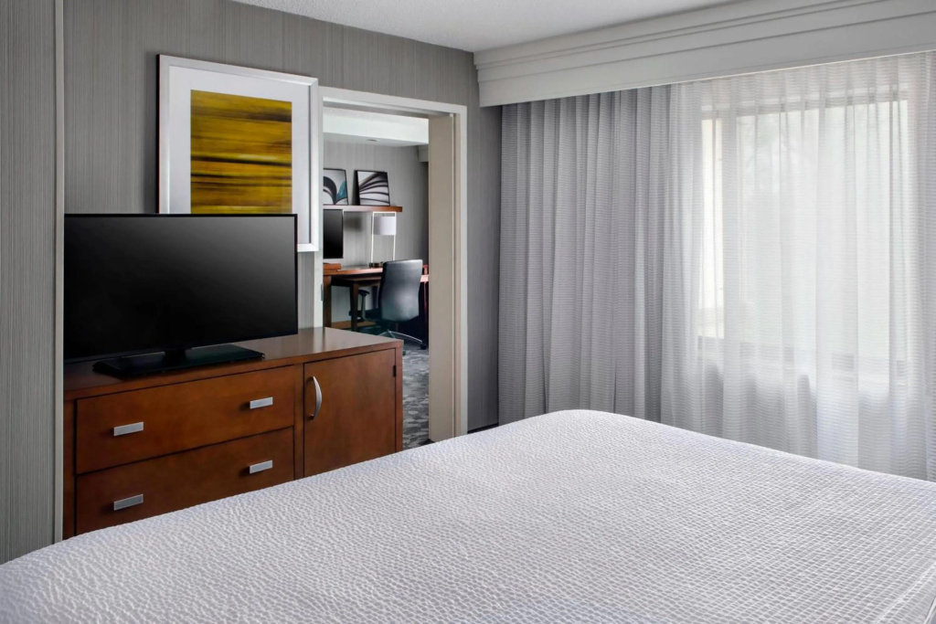 Courtyard by Marriott Paramus — 3
