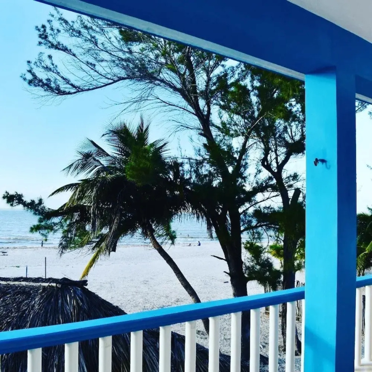 Standard Triple room with ocean view
