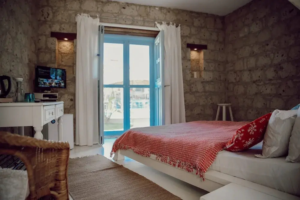 Superior Double room with pool view (full double bed)