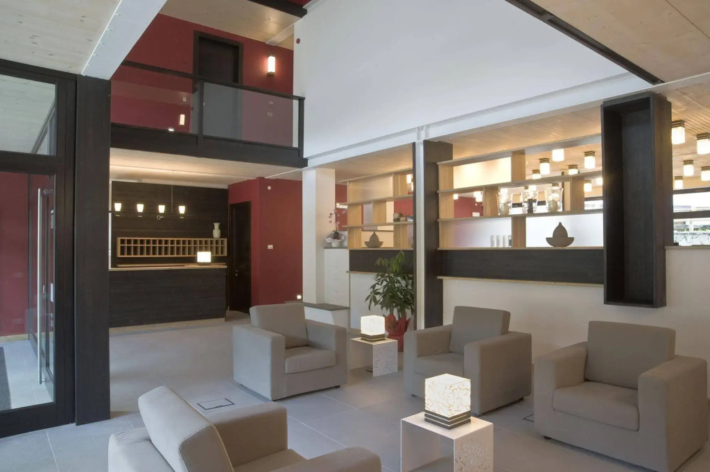 Lobby & Reception