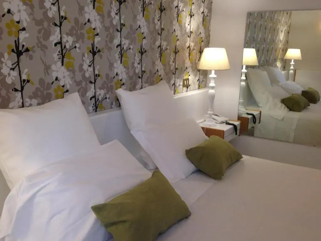Superior Double room with balcony (full double bed)