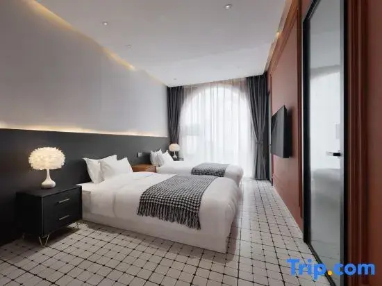 Standard Double room with lake view (twin beds)