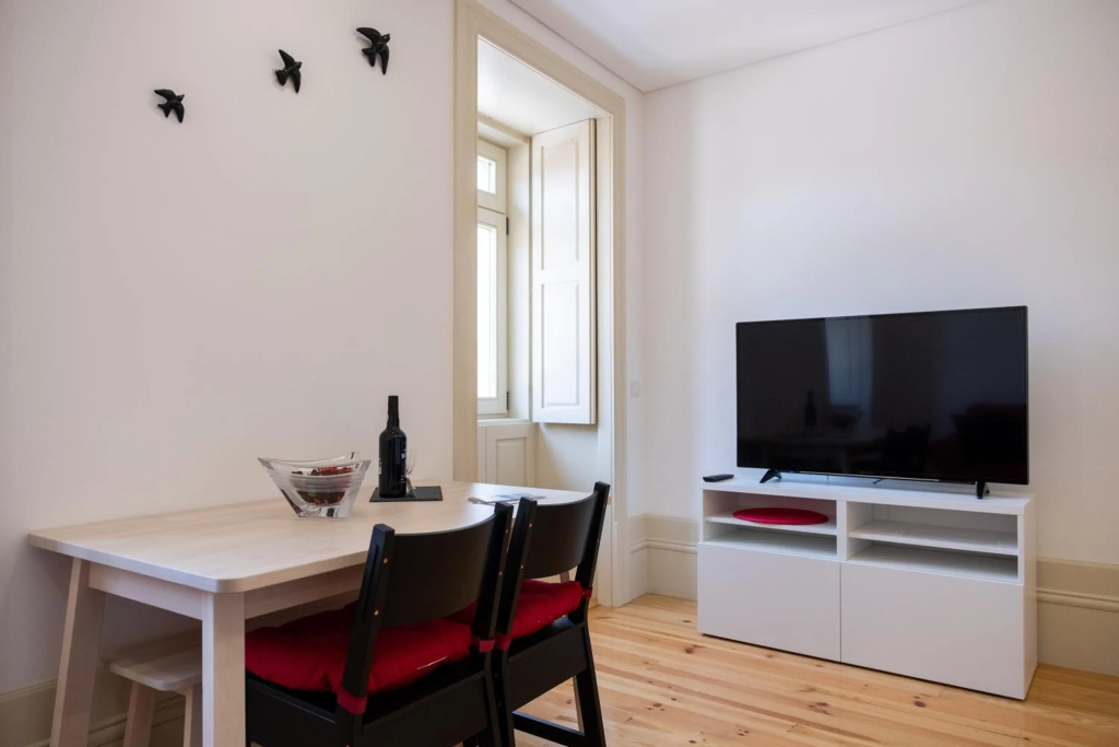 Sunday - Lively Getaway Apartment