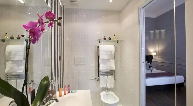 Deluxe Double room (full double bed)