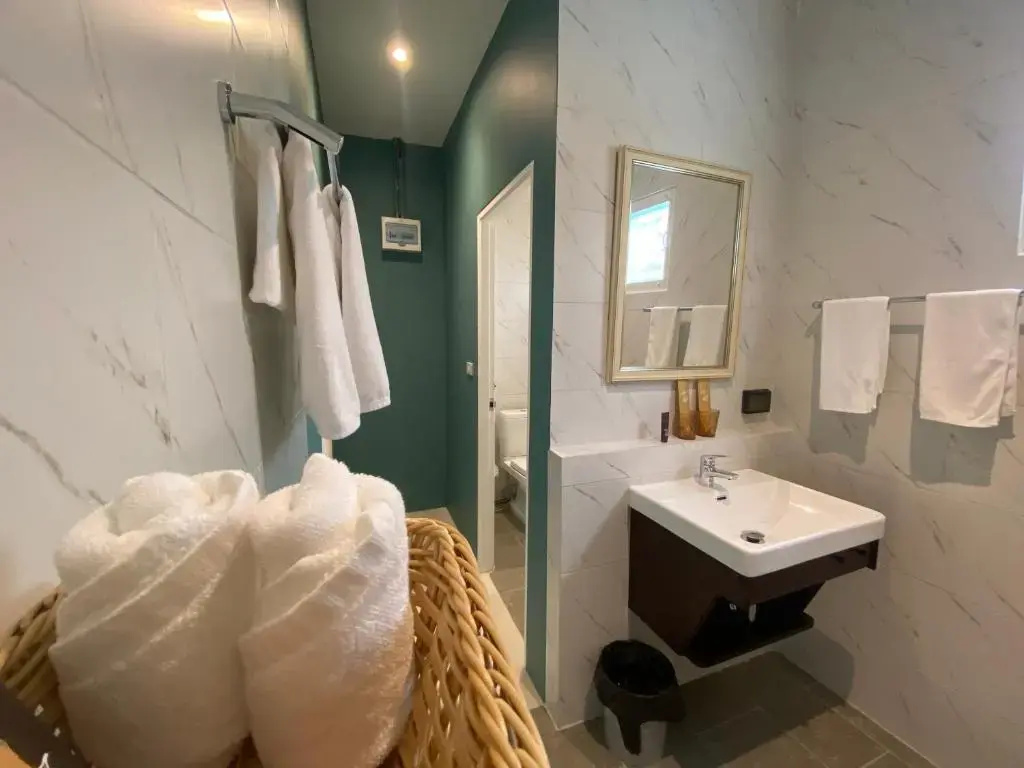 Deluxe Double room with sea view (full double bed)