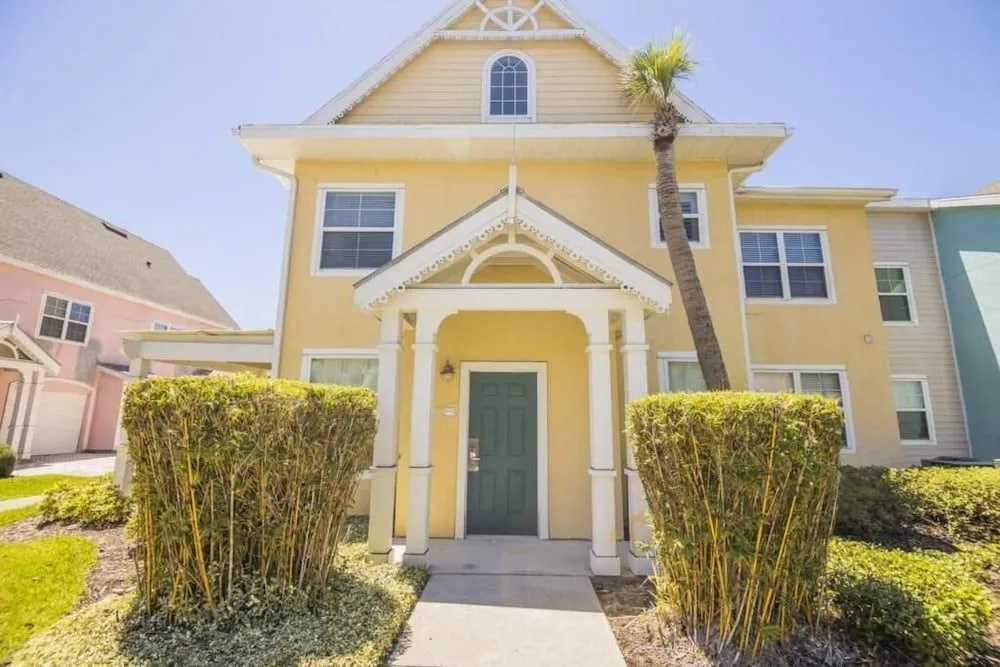 Bright Runaway Beach Condo