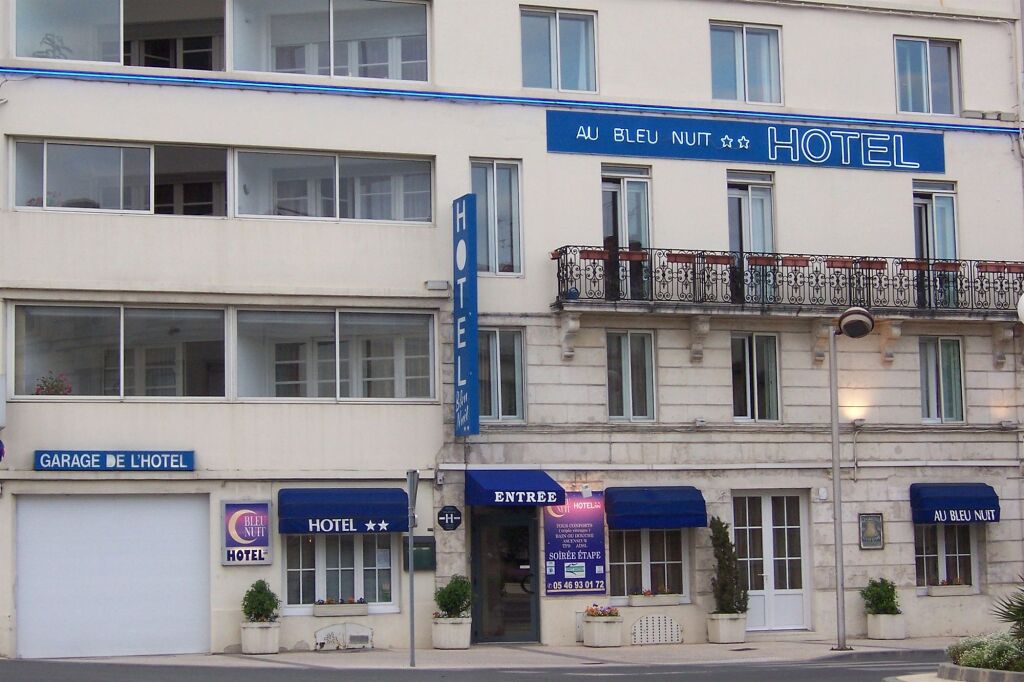 Brit Hotel Bleu Nuit image