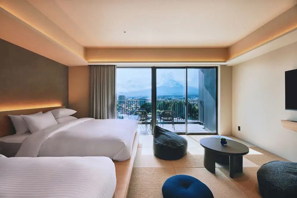 Standard room with balcony and with mountain view