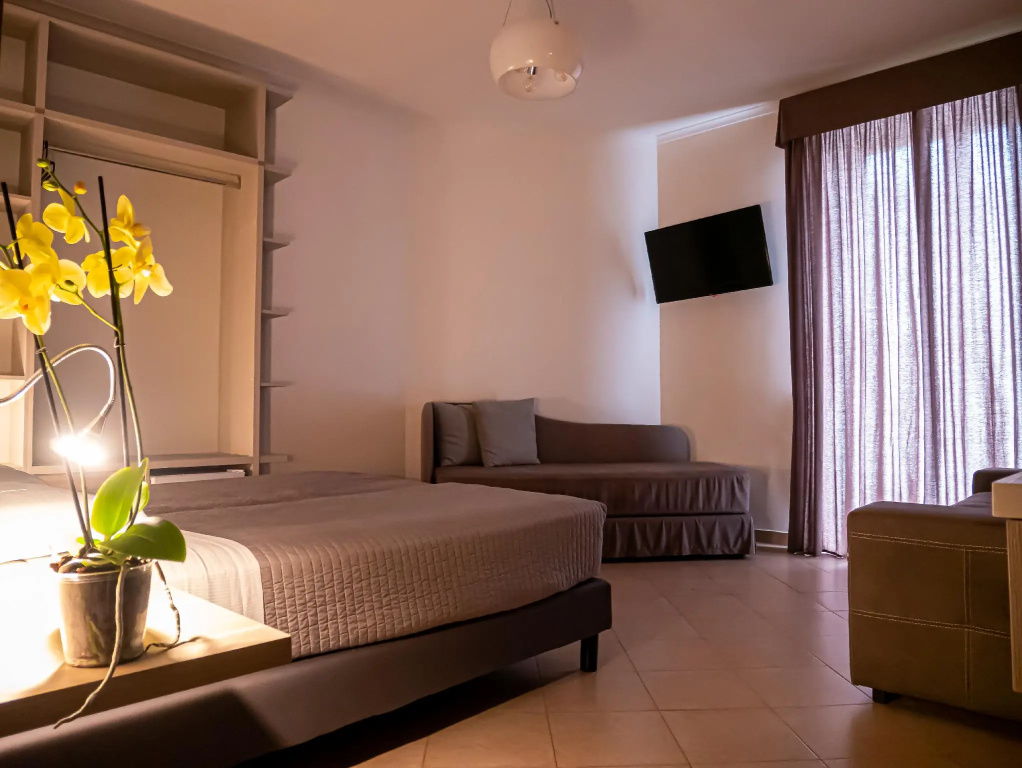 Standard Triple room