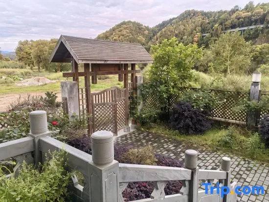 WUyuan Xianyunju Inn