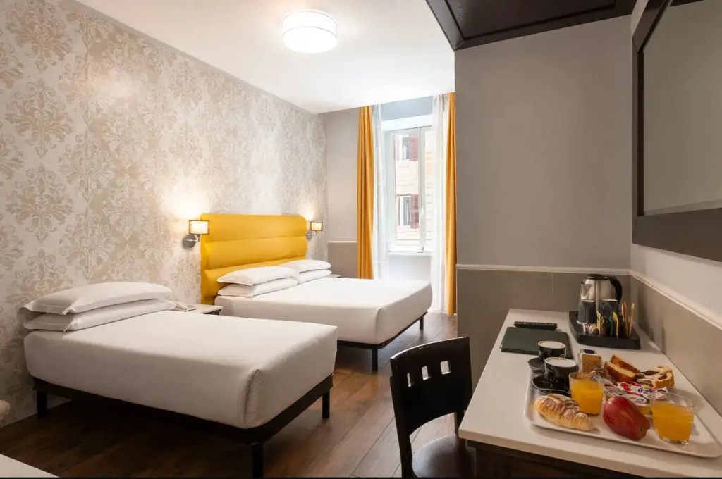 Standard Triple room