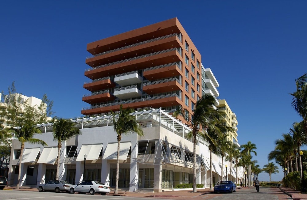 Bentley Beach Club by Edgewater One VR