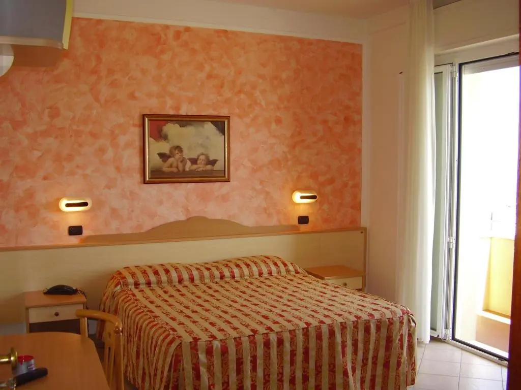 Standard Double room with partial sea view (full double bed)