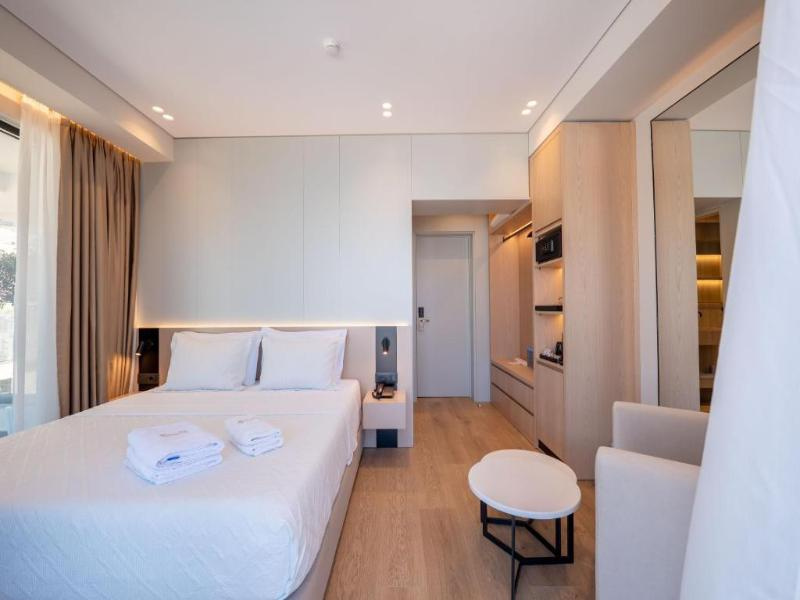 Business Double room with balcony (full double bed)