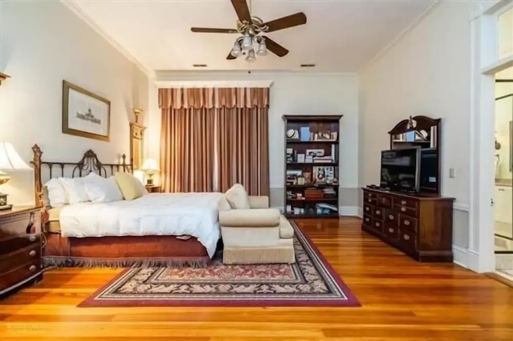 Double Suite full double bed