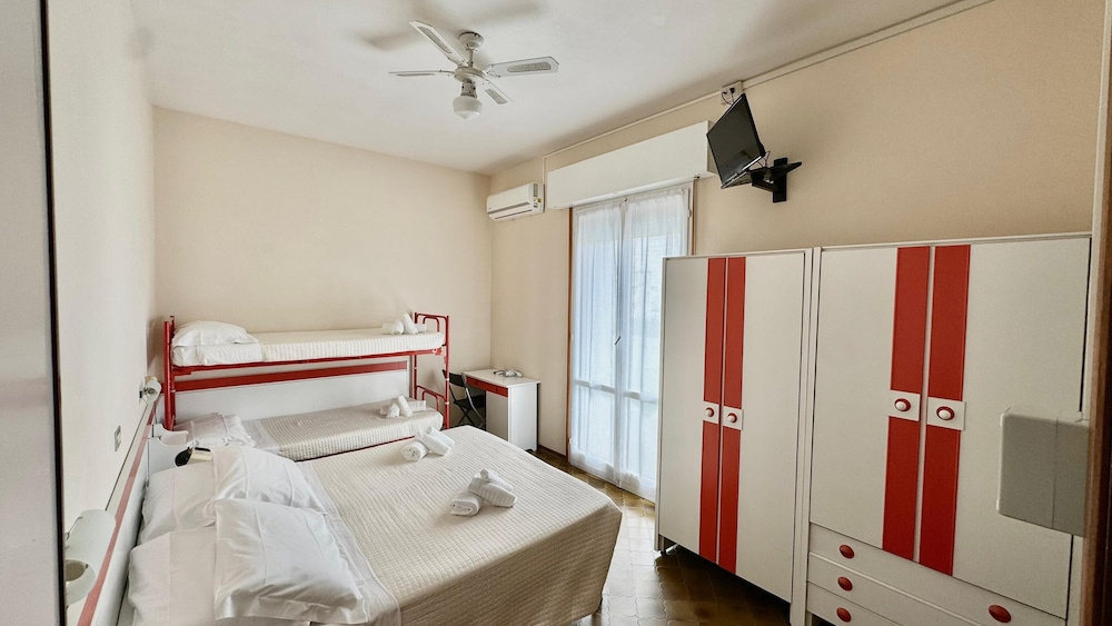 Standard Quadruple room with balcony