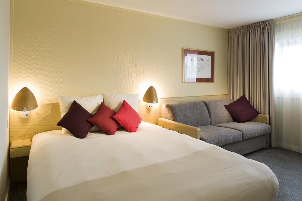 Novotel Birmingham Airport - 10