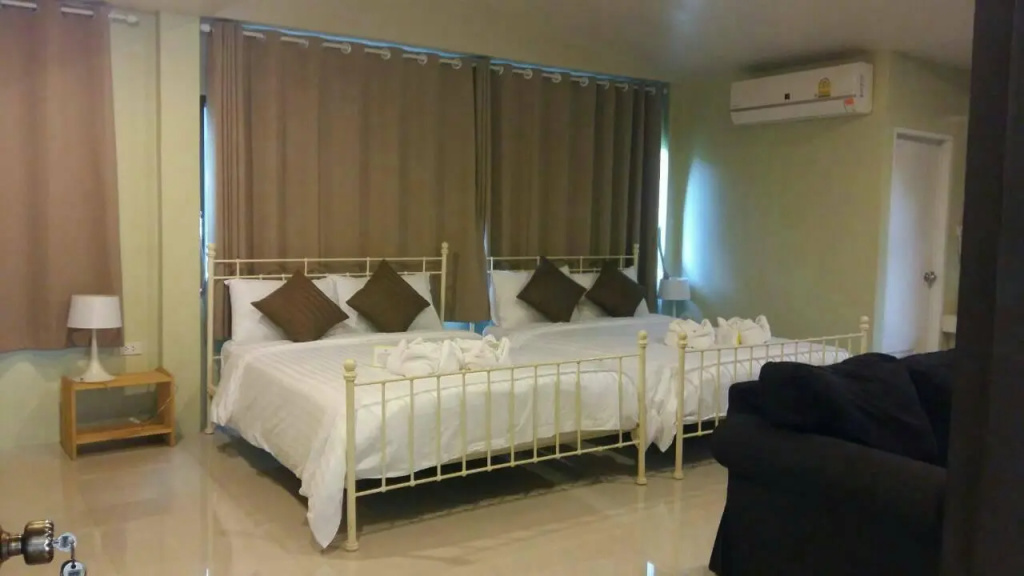 Standard Quadruple Family room