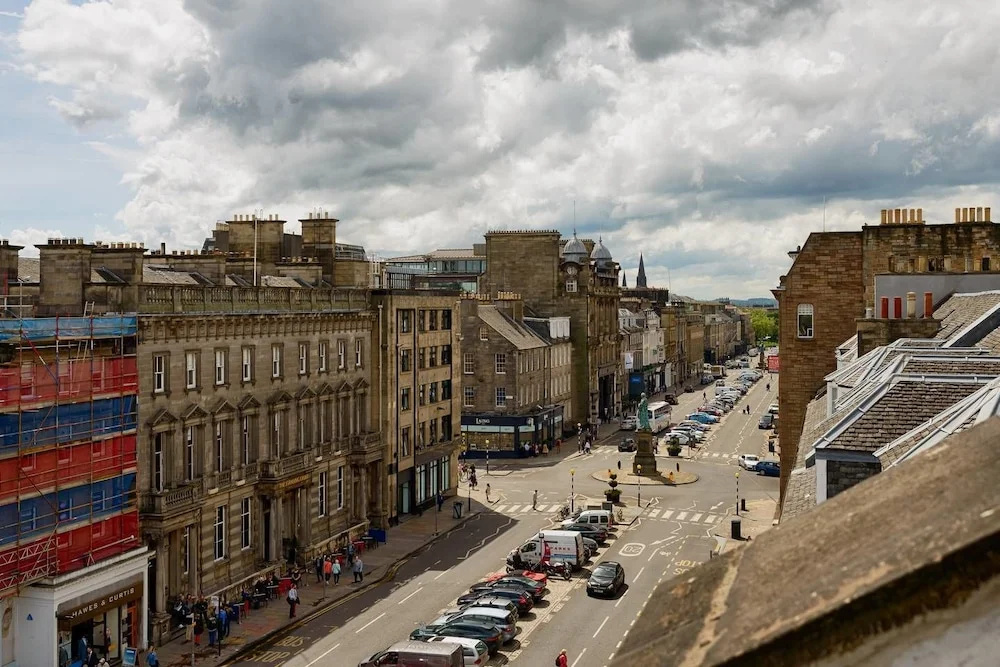 JOIVY Luxury George Street Apartments: Castle Suite