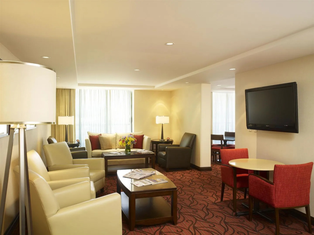 Sheraton Vancouver Airport Hotel - фото 7