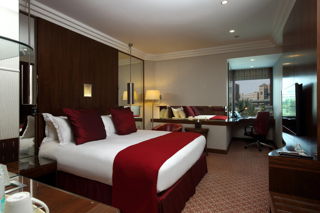 Отель Radisson Blu Hotel and Convention Center, Riyadh Minhal в Эр-Рияде