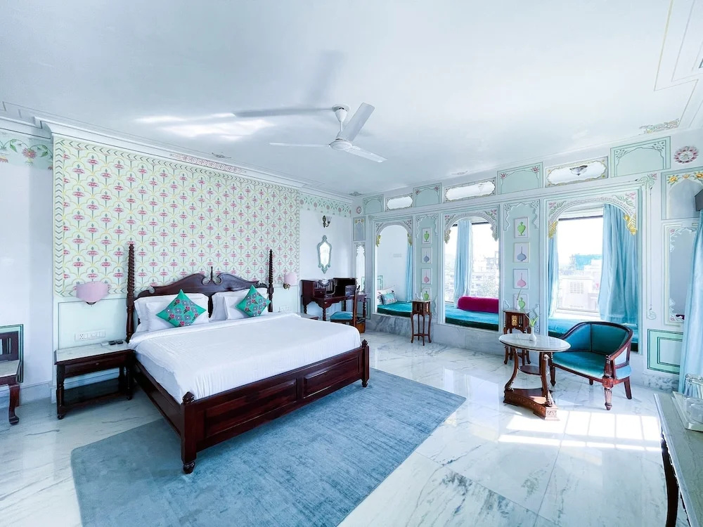 Suite with lake view