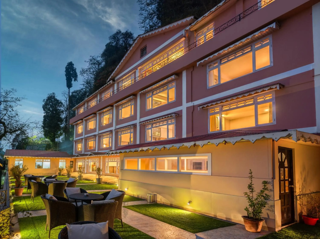Summit Oakden Resort & Spa at Mall Road