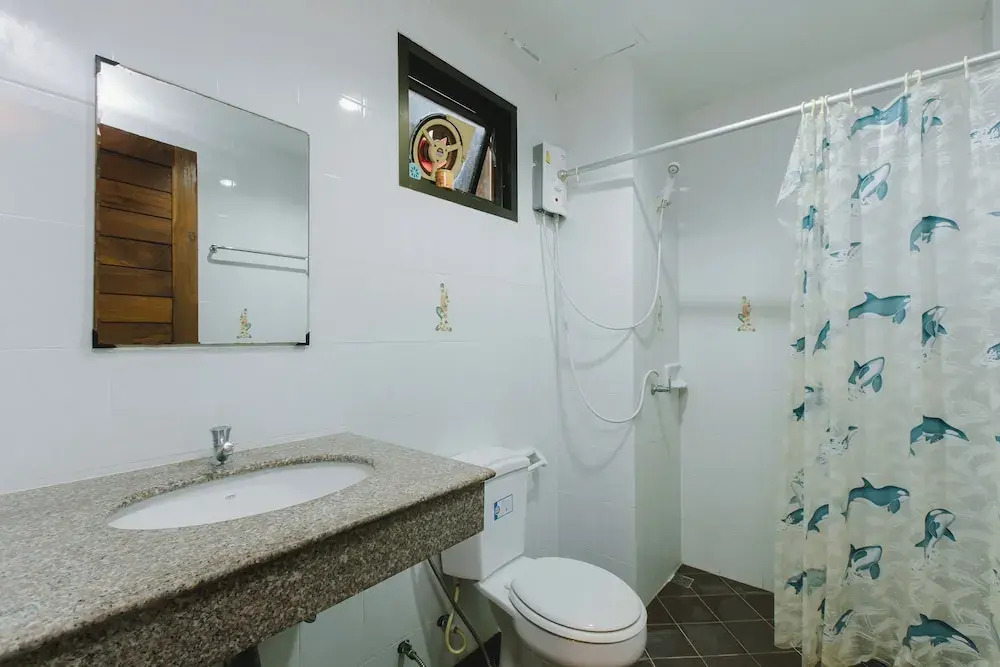 Трёхместная студия с балконом в Kataonsea Bungalows