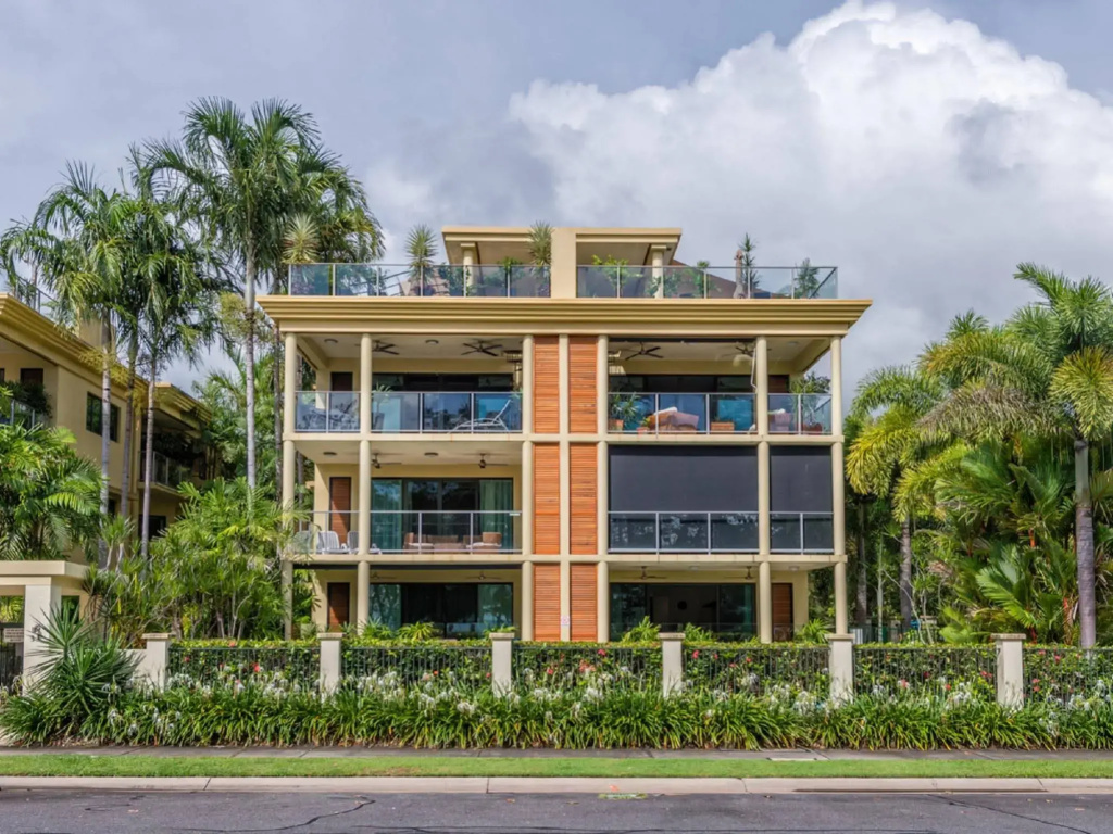 Cairns Beach Holiday Apartment